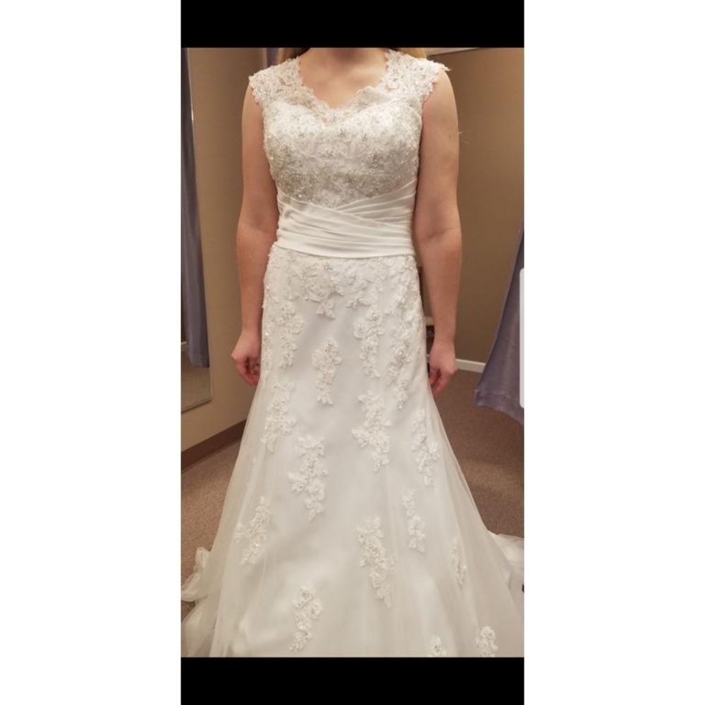 3813 Sincerity wedding dress